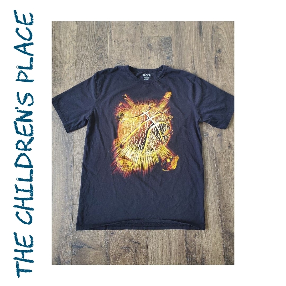 The children's place boys graphic T shirt.